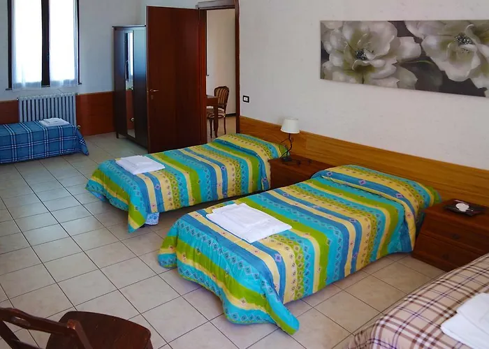 ゲストハウス アフィッタカメーレ ダ フランコ パルマ